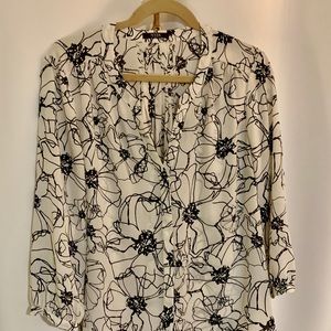 Gorgeous Black and White print Blouse